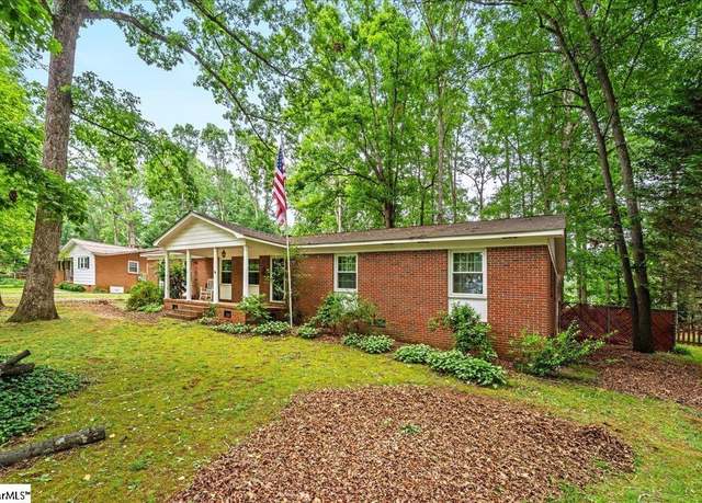 Property at 208 Spring Dr, Easley, SC 29642, 3 beds, 2 baths