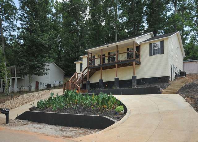 Property at 325 W Caroline St, Greenville, SC 29611-7807, 4 beds, 2 baths