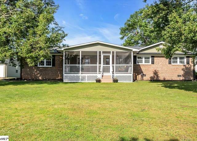 Property at 202 Club Rd, Williamston, SC 29697, 3 beds, 2 baths