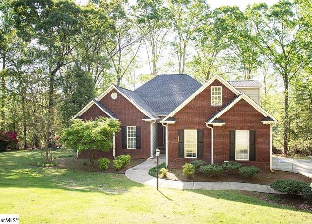 Property at 226 Holly Dr, Duncan, SC 29334, 3 beds, 2 baths