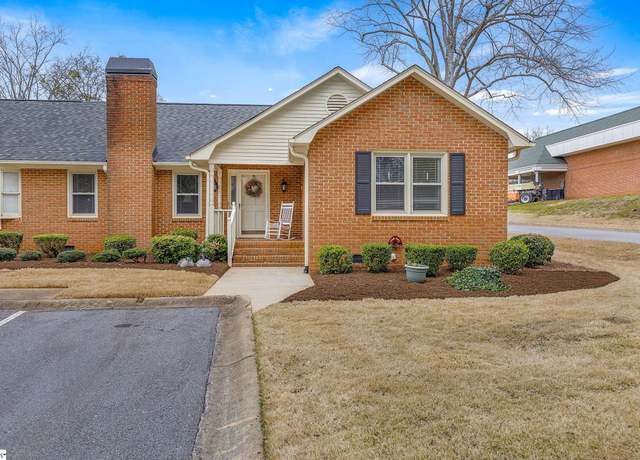 Property at 123 Fairoaks Dr, Greenville, SC 29615, 2 beds, 2 baths