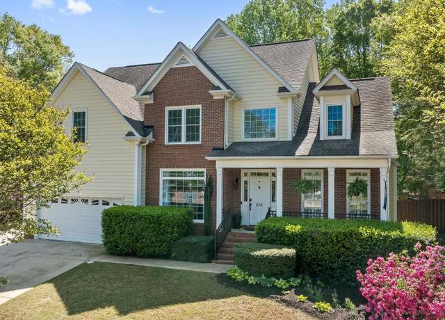 Property at 208 Dunrobin Ln, Simpsonville, SC 29681, 4 beds, 2.5 baths