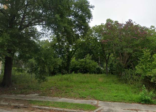 Property at 7 Peachtree St, Clinton, SC 29325