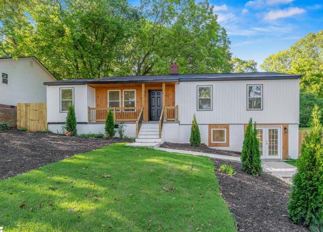 Property at 10 Valley View Ln, Greenville, SC 29605, 4 beds, 3 baths