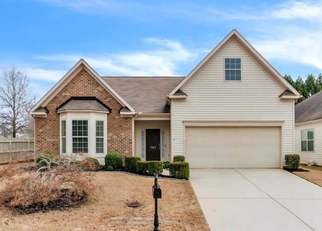 Property at 101 Hunslet Way, Simpsonville, SC 29680, 4 beds, 2 baths