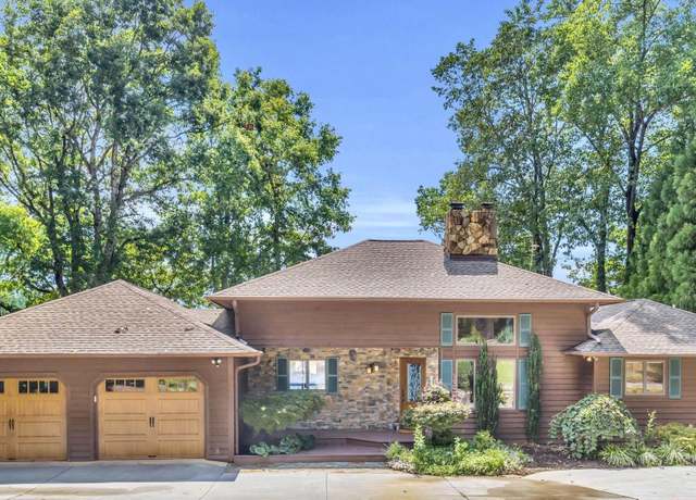 Property at 1637 W Little River Dr, Seneca, SC 29672, 4 beds, 3.5 baths