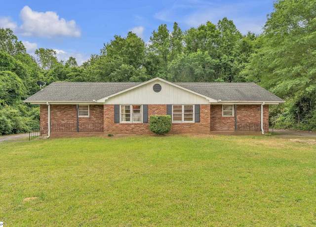 Property at 207 James St, Spartanburg, SC 29301, 4 beds, 2 baths