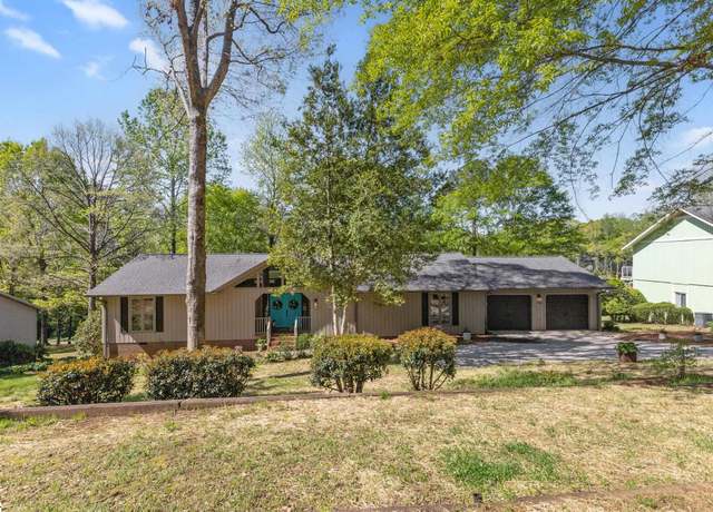 Property at 302 Sassafras Dr, Taylors, SC 29687, 3 beds, 2.5 baths