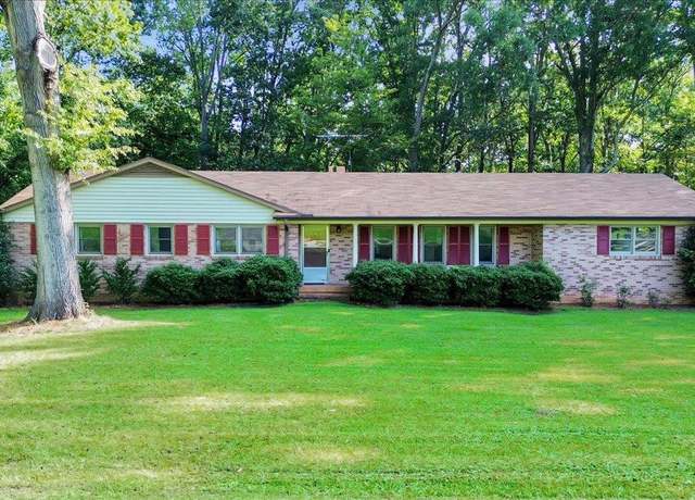 Property at 303 Woodbluff Rd, Laurens, SC 29360, 3 beds, 2.5 baths