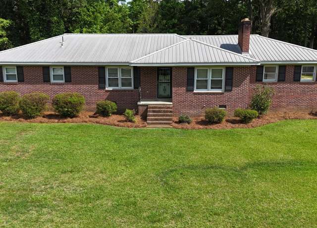 Property at 208 Skyland Dr, Clinton, SC 29325, 3 beds, 2 baths