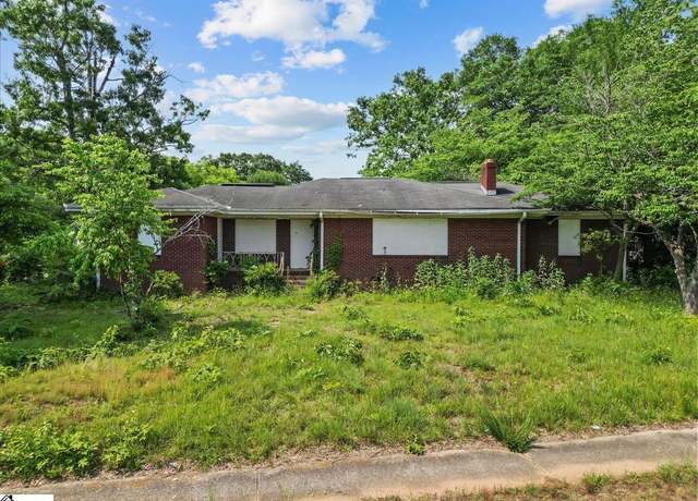 Property at 1301 W Parker Rd, Greenville, SC 29617, 2 beds, 2 baths