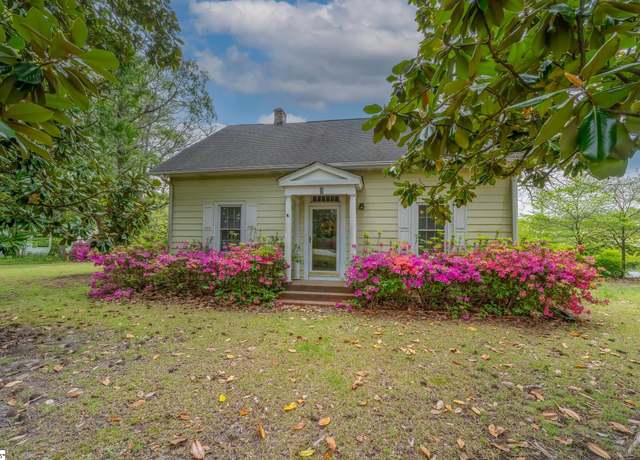 Property at 8 E Mountain Creek Rd, Greenville, SC 29609, 4 beds, 2 baths