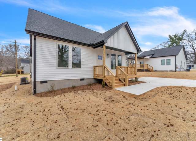 Property at 161 Balsam Ave, Wellford, SC 29385, 3 beds, 2.5 baths