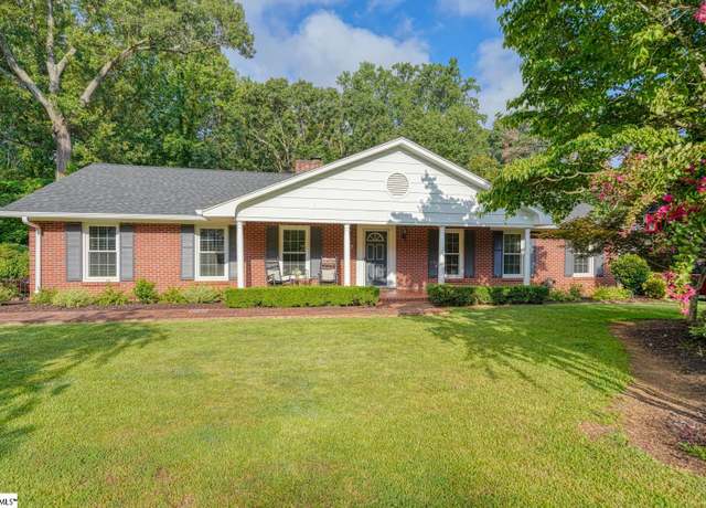 Property at 302 Holly Dr, Spartanburg, SC 29601, 3 beds, 2.5 baths