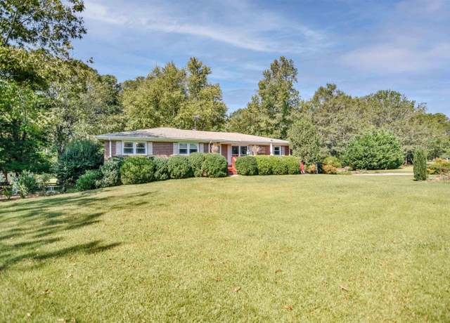 Property at 201 E Standing Springs Rd, Simpsonville, SC 29680, 3 beds, 2.5 baths