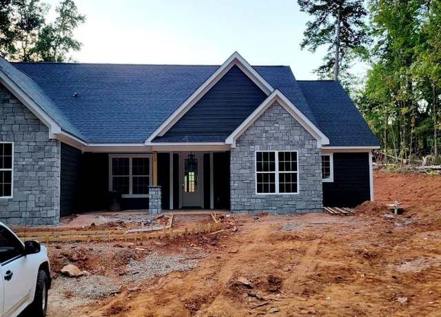 Property at 315 Lakefront Dr, Anderson, SC 29626, 4 beds, 3 baths