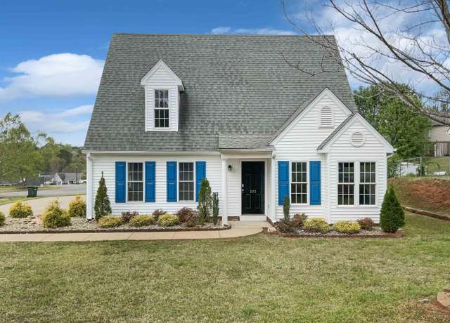 Property at 323 Springfield Cir, Easley, SC 29642, 3 beds, 2 baths