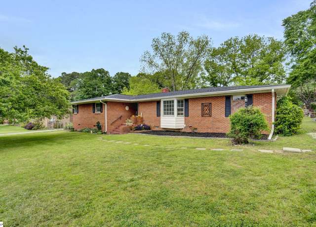 Property at 210 Ivy Dr, Simpsonville, SC 29680, 3 beds, 3 baths