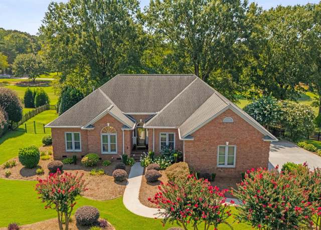 Property at 247 River Falls Dr, Duncan, SC 29334, 4 beds, 3 baths