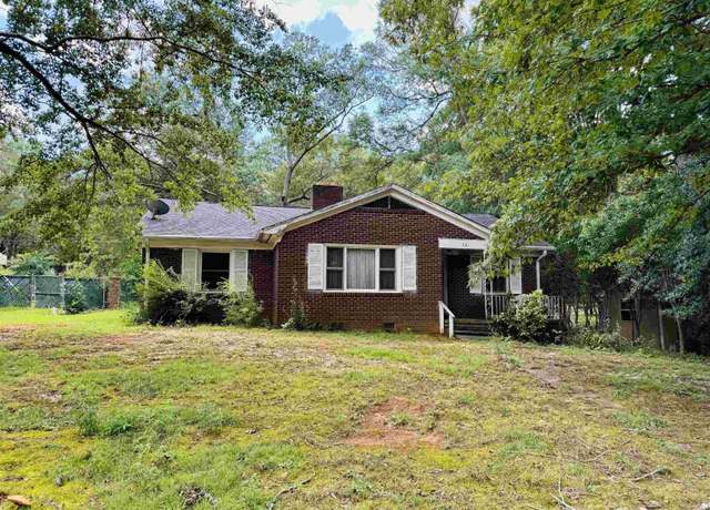 Property at 321 Amherst Dr, Spartanburg, SC 29306, 5 beds, 2 baths