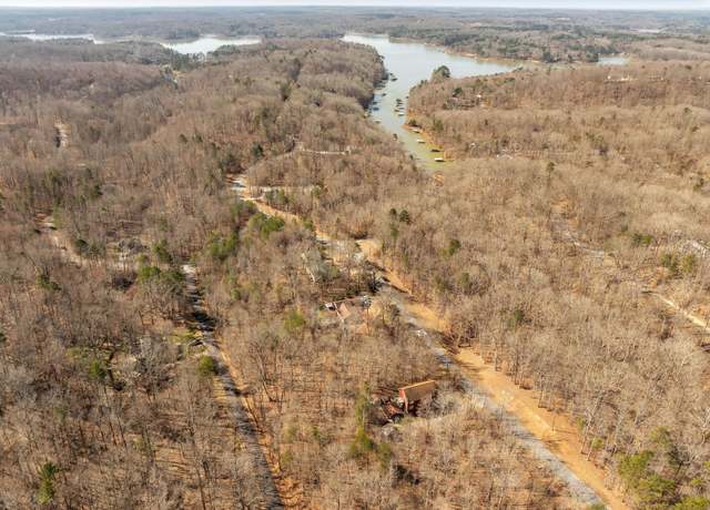 Property at 328 Pointe Rd, Westminster, SC 29693