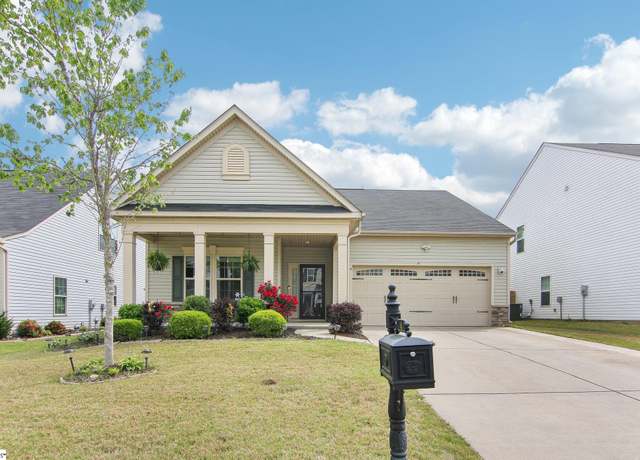 Property at 4 Radley Ct, Simpsonville, SC 29680, 3 beds, 2 baths