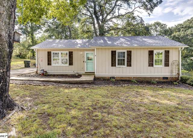 Property at 7 Melvin Cir, Taylors, SC 29687, 3 beds, 2 baths