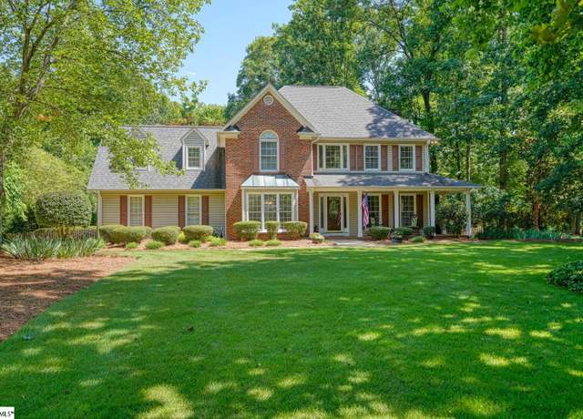 Property at 201 Woodridge Dr, Spartanburg, SC 29301, 3 beds, 2.5 baths