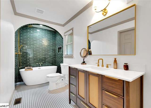 Property at 118 Briar Patch Rd, Anderson, SC 29621, 6 beds, 5.5 baths