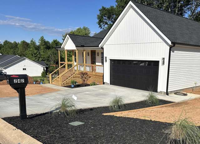 Property at 242 Queensbury Way, Spartanburg, SC 29302, 3 beds, 2.5 baths