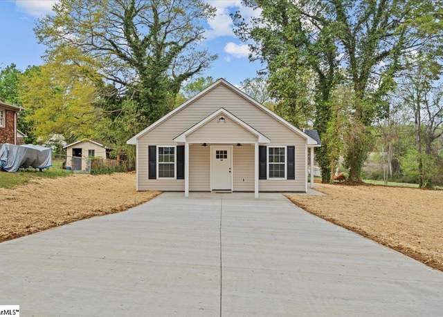 Property at 18 Gordon St, Spartanburg, SC 29301, 2 beds, 2 baths