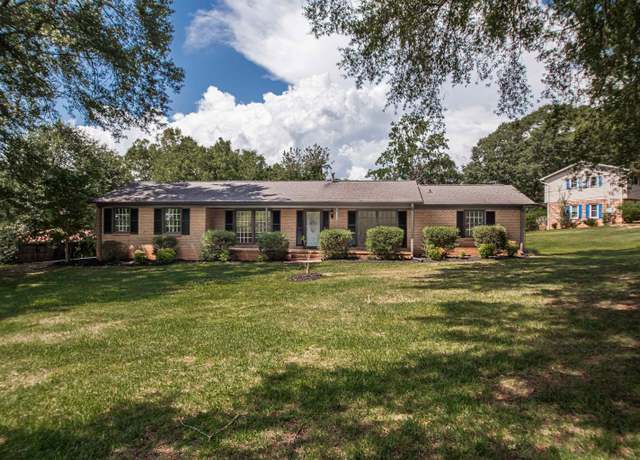 Property at 303 Robinall Dr, Easley, SC 29642, 4 beds, 2 baths