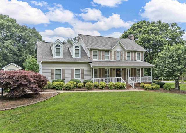 Property at 209 Thornhill Dr, Spartanburg, SC 29301, 3 beds, 2.5 baths