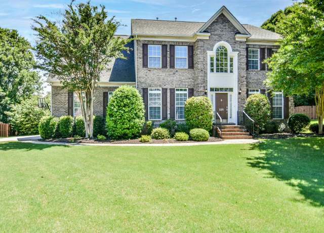 Property at 225 Highgrove Ct, Simpsonville, SC 29681, 4 beds, 2.5 baths