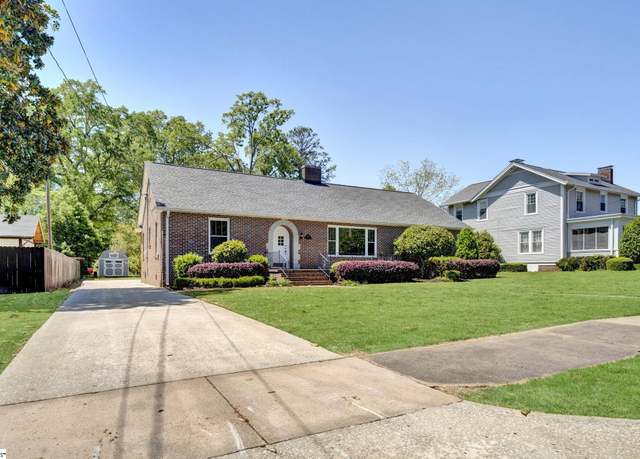 Property at 306 Hickory St, Clinton, SC 29325, 4 beds, 2 baths