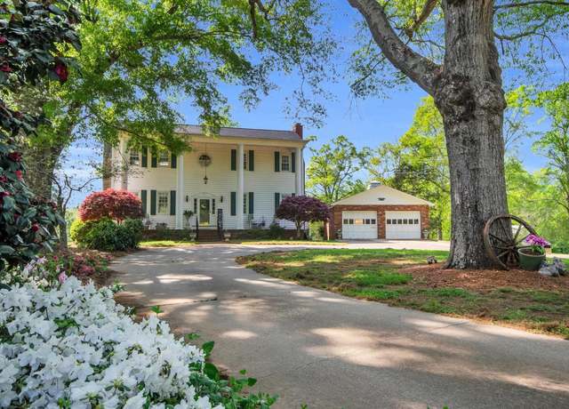 Property at 649 Oaklawn Rd, Simpsonville, SC 29680, 4 beds, 3 baths
