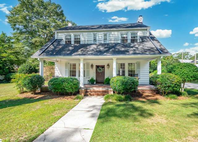 Property at 102 Todd Ave, Laurens, SC 29360, 4 beds, 2.5 baths