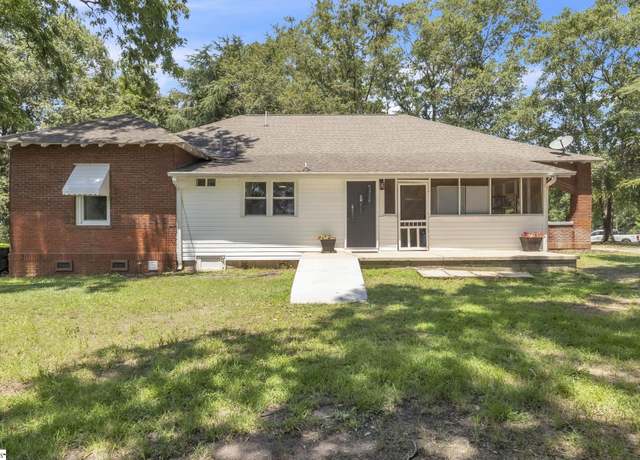 Property at 566 S Harper Street Ext, Laurens, SC 29360, 4 beds, 3 baths