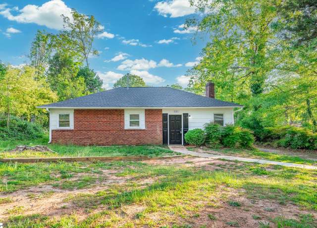 Property at 13 Brookforest Dr, Greenville, SC 29605, 2 beds, 1 bath