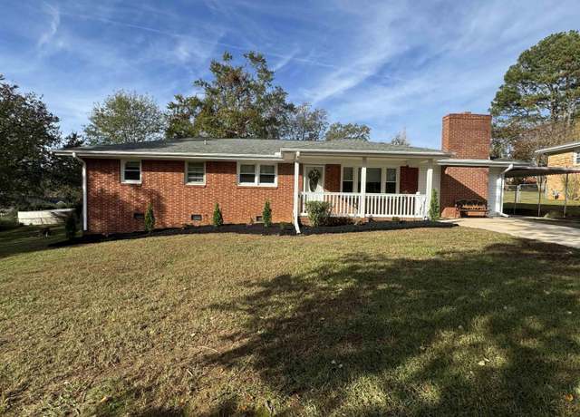 Property at 10 Woodridge Dr, Greenville, SC 29611, 3 beds, 1.5 baths