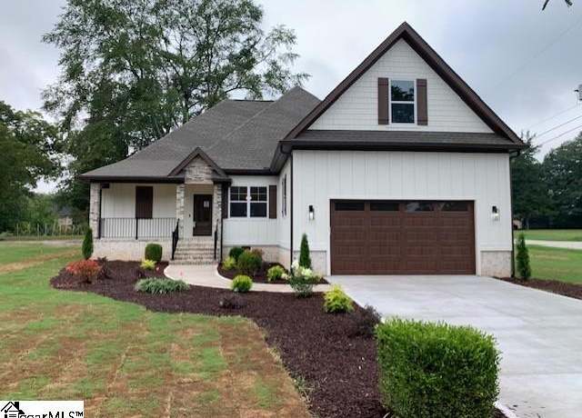 Property at 102 Sunshine Dr, Simpsonville, SC 29681, 4 beds, 3 baths