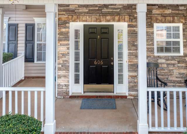 Property at 606 Greening Dr, Simpsonville, SC 29681, 4 beds, 2.5 baths