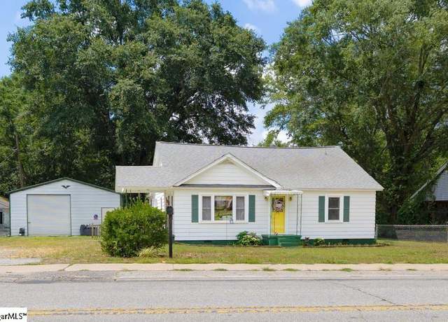 Property at 210 E Roosevelt Dr, Anderson, SC 29624, 3 beds, 2 baths