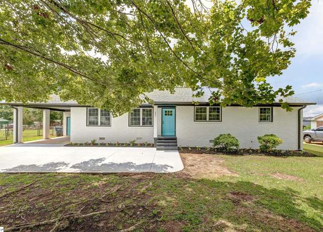 Property at 203 Montgomery St, Laurens, SC 29360, 3 beds, 2 baths