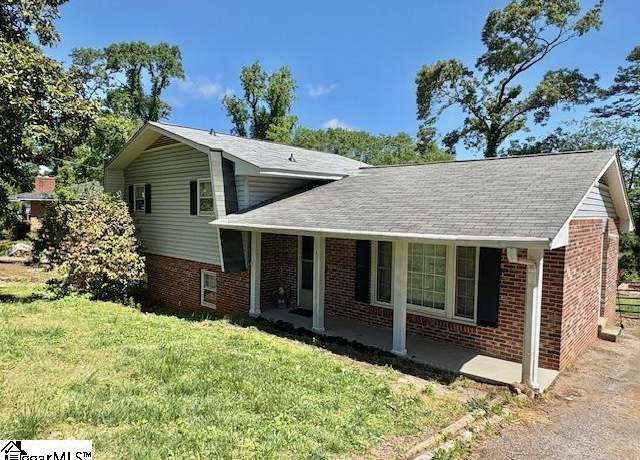 Property at 4 Cliffside Dr, Greenville, SC 29605, 3 beds, 2.5 baths