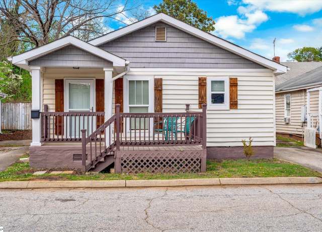 Property at 4 Burns Cir, Greenville, SC 29605, 3 beds, 1.5 baths