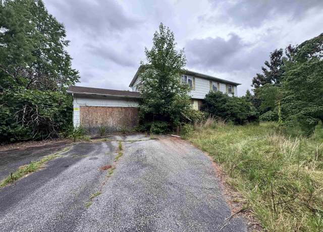 Property at 401 Center Dr, Taylors, SC 29687, 6 beds, 3 baths