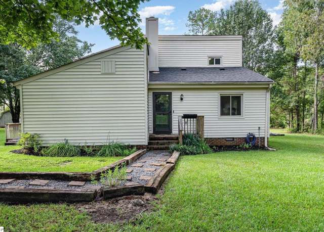 Property at 1745 Wilson Dr, Laurens, SC 29360, 4 beds, 2 baths