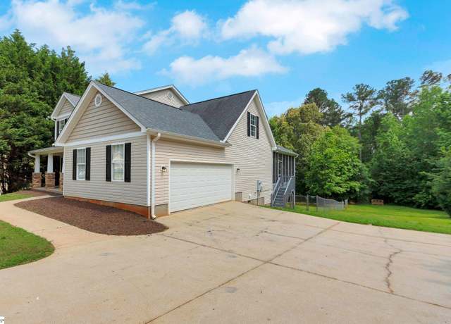 Property at 4 Dade Ct, Taylors, SC 29687, 3 beds, 2.5 baths