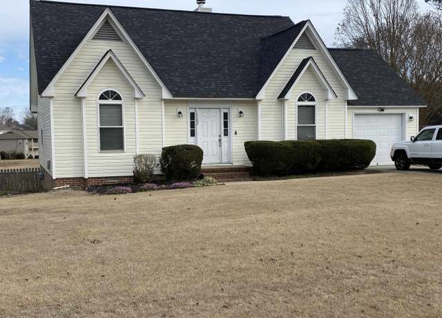 Property at 1102 N Lake Dr, Greenwood, SC 29649, 4 beds, 2 baths